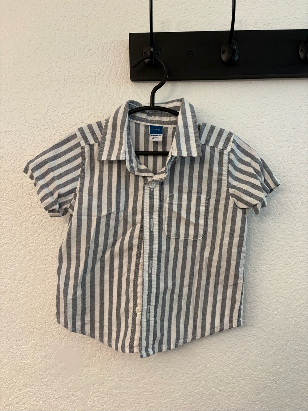 Old Navy Gray and White Striped Short-Sleeve Button-Down Shirt